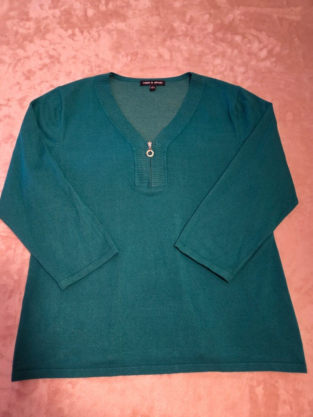 Cable & Gauge Green V-Neck Sweater